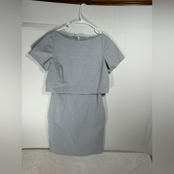 Banana Republic Dresses & Skirts - Banana Republic Grey and White Seersucker Striped Short Sleeve Dress Size 12